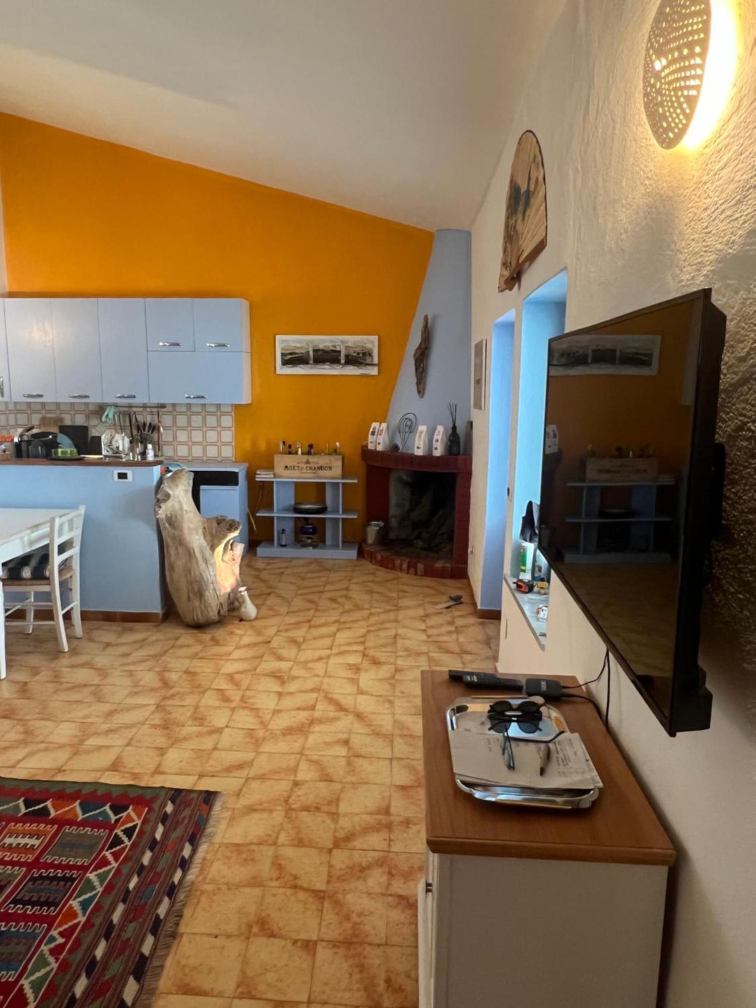Lo Stazzo Di Wally Guest House Porto Pollo Exterior photo